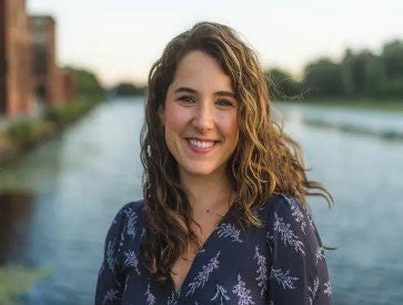 Headshot of Annie Davis Schoch.